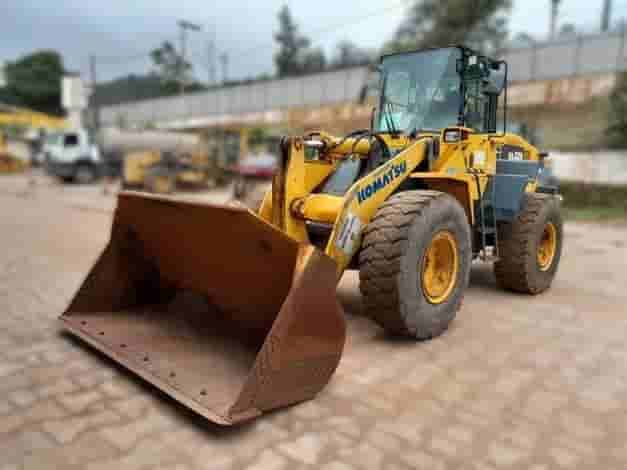 Pá Carregadeira Komatsu WA320-5 2014 - imagem de fundo