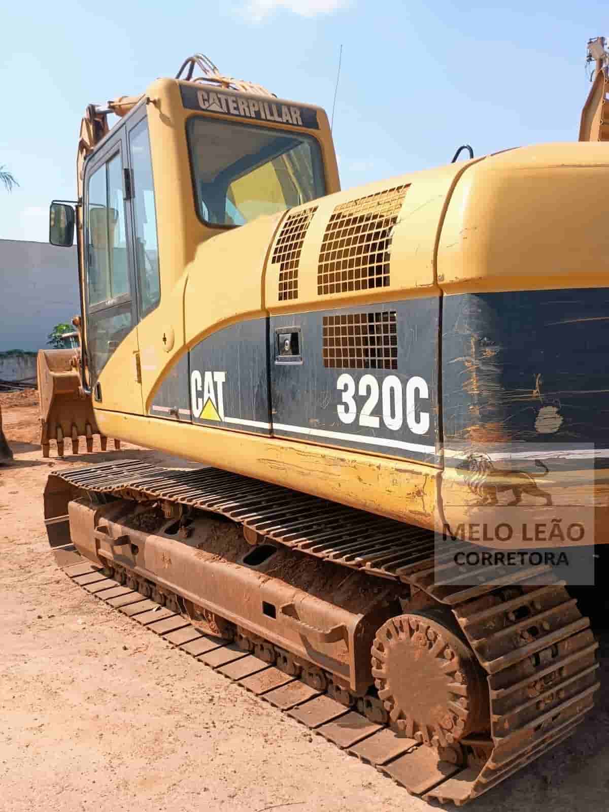 Escavadeira Caterpillar 320C 2004 - imagem de fundo