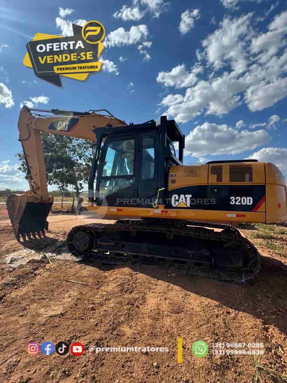 Escavadeira Caterpillar 320D 2012 - imagem de fundo