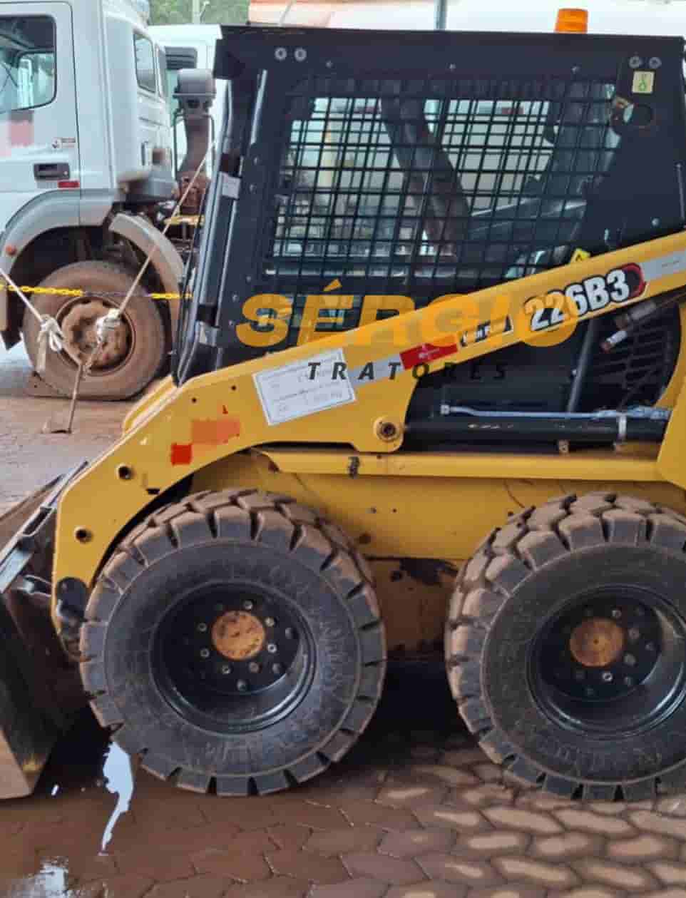 Mini Carregadeira Caterpillar 226B3 2021 - imagem de fundo