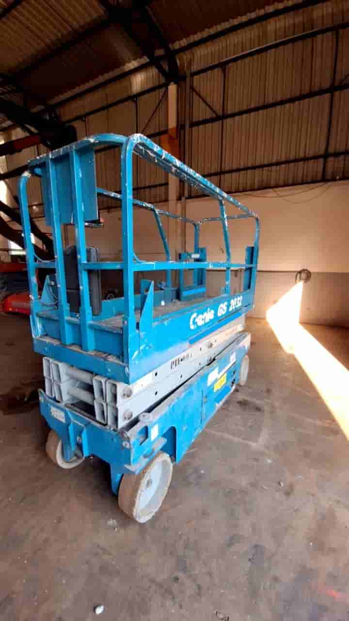 Plataforma elevatória Genie GS 2032 2008 - imagem de fundo