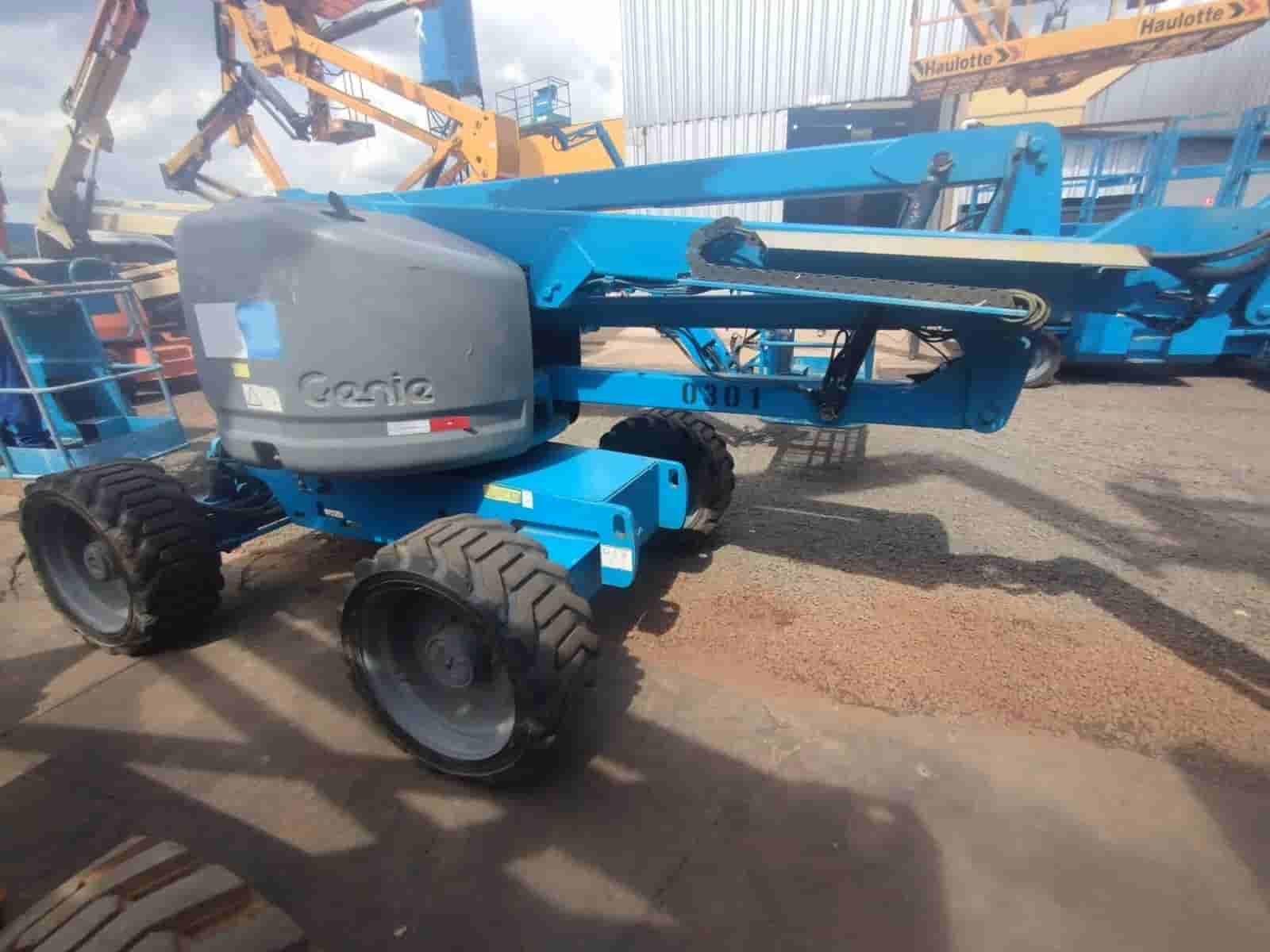 Plataforma elevatória Genie Z-45/25 RT 4x4 2011 - imagem de fundo