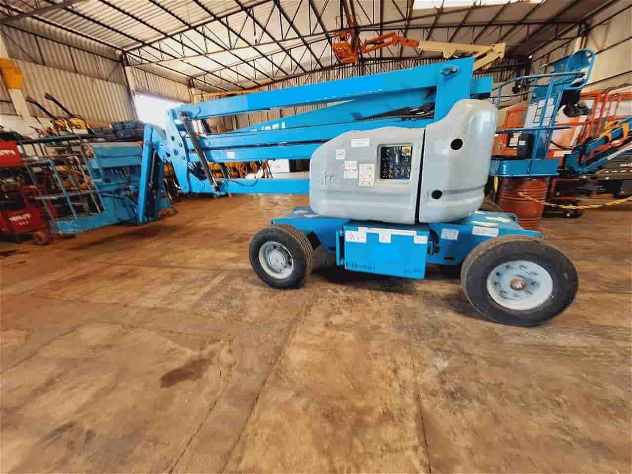 Plataforma elevatória Genie Z-45/25J DC 2007 - imagem de fundo