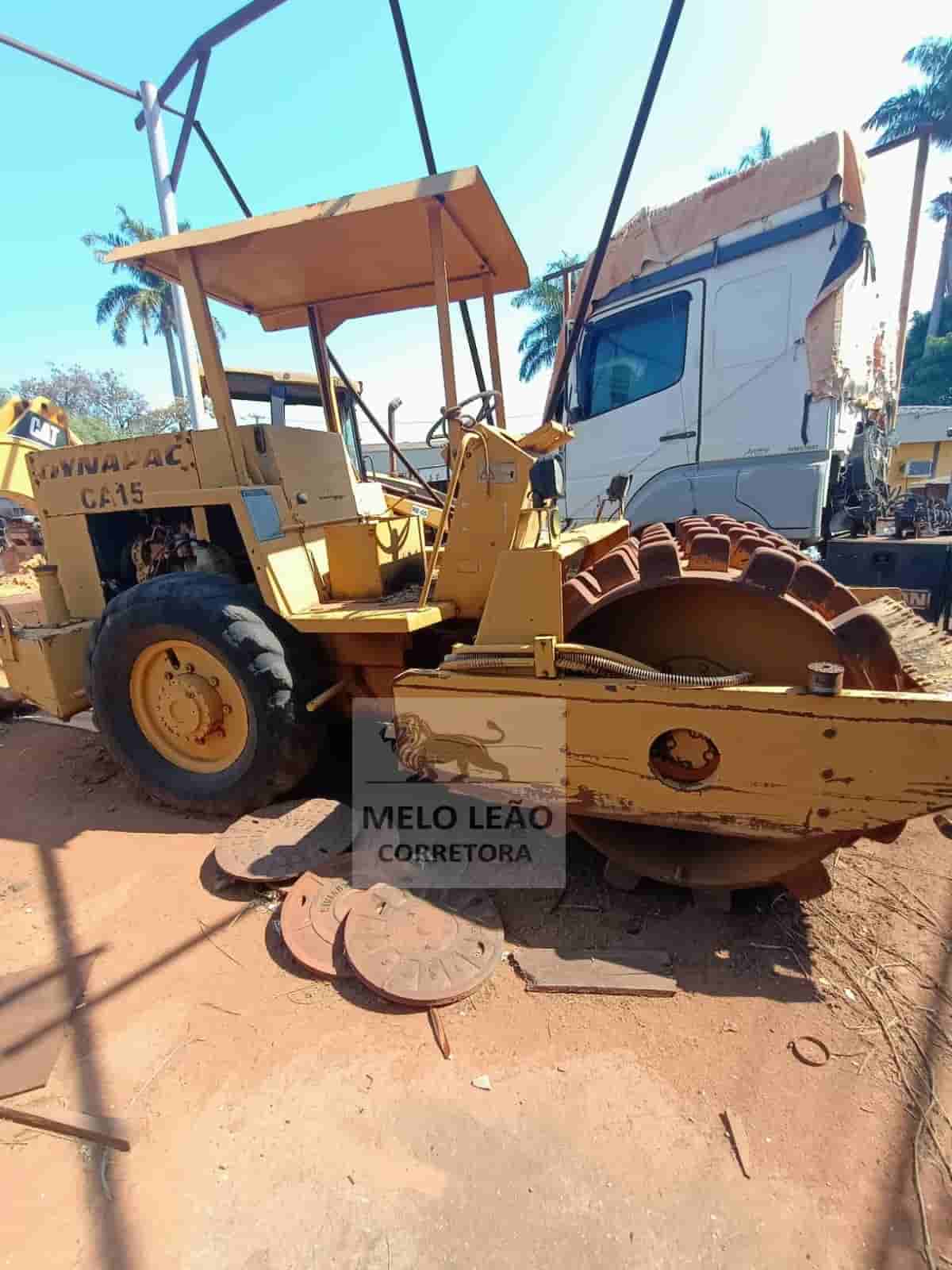 Rolo Compactador de Pneu Dynapac CA15P 1985 - imagem de fundo