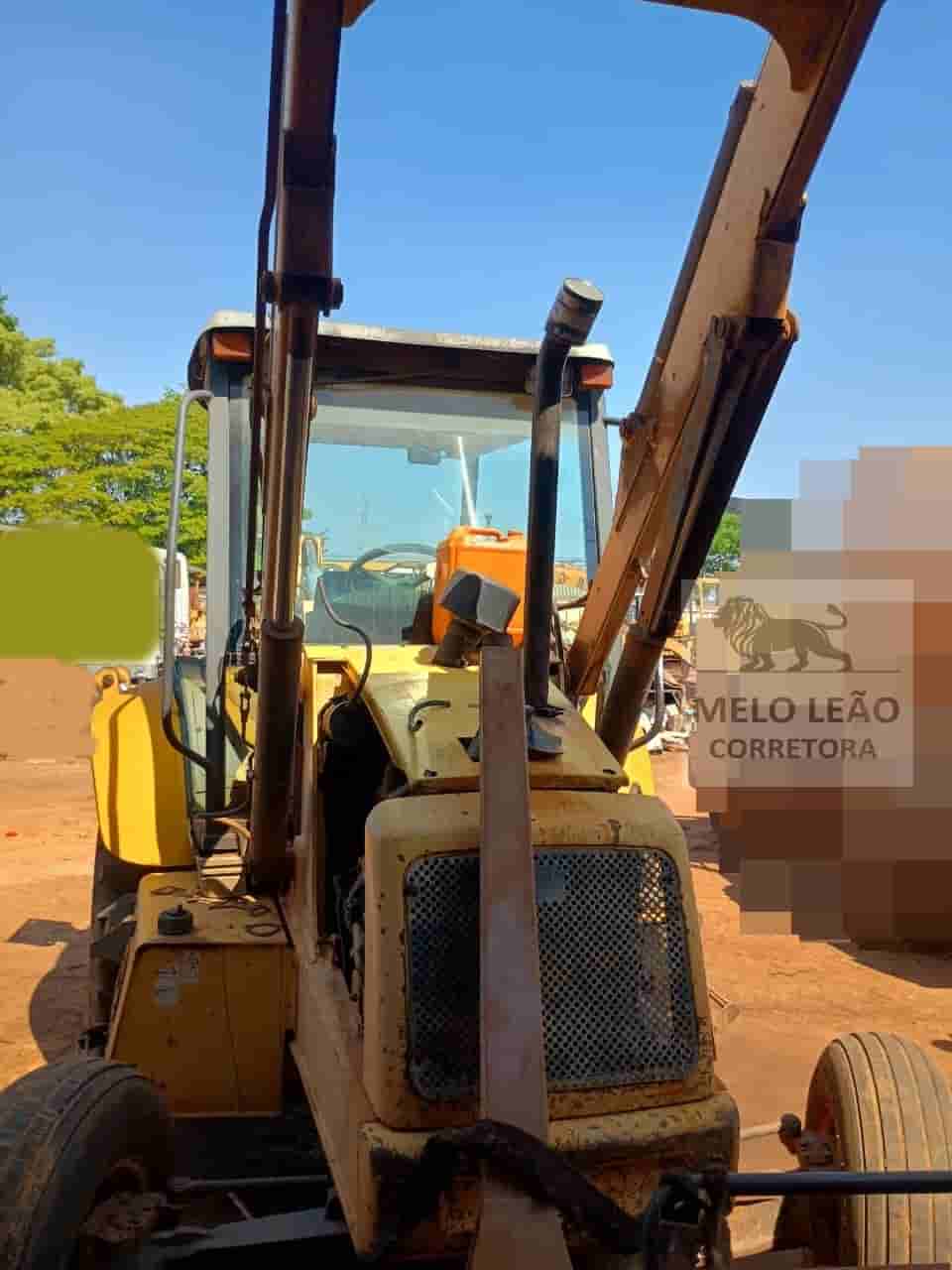 Retroescavadeira New Holland  LB90 2007 - imagem de fundo
