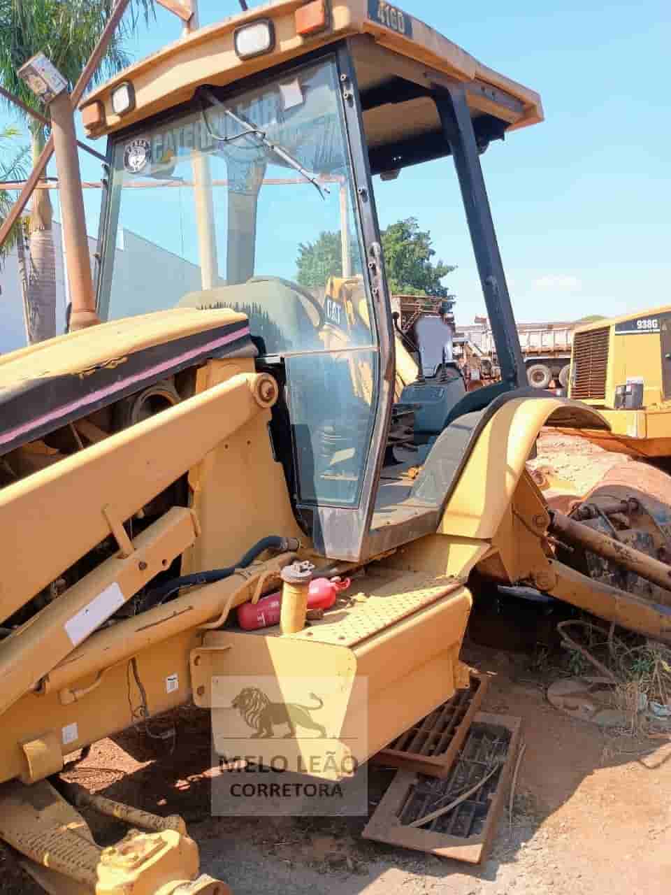 Retroescavadeira Caterpillar 416D 2005 - imagem de fundo