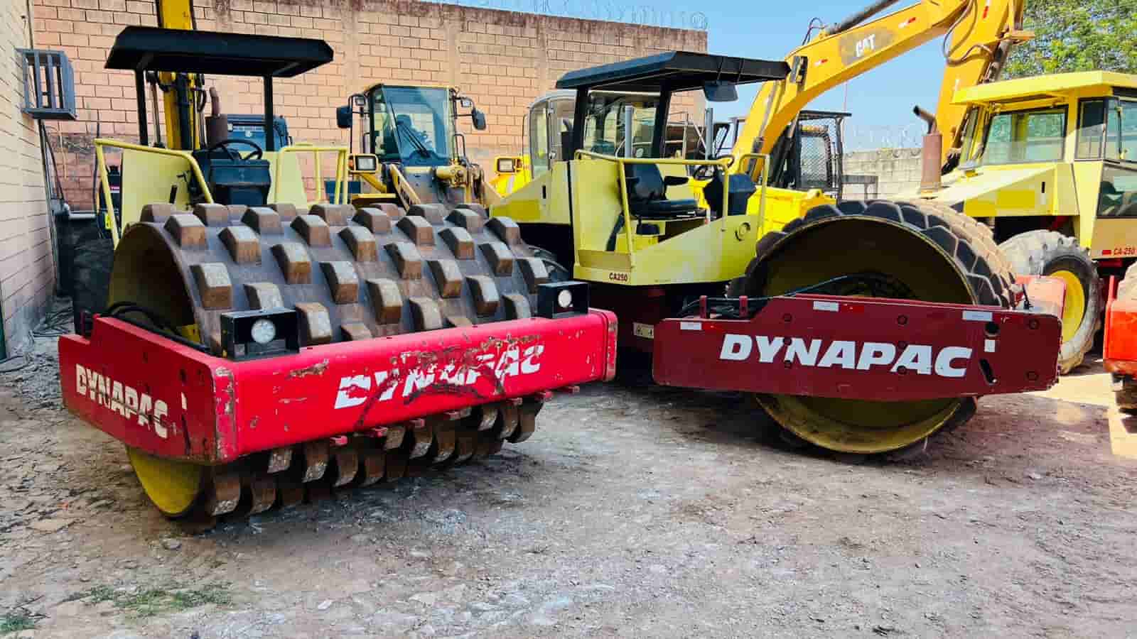 Rolo compactador Dynapac CA250 2009 - imagem de fundo