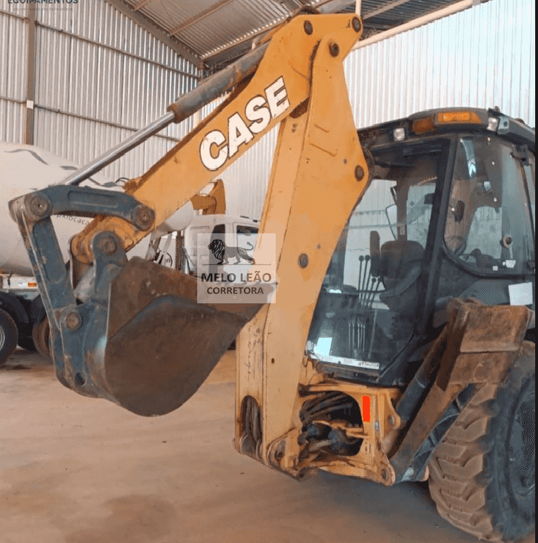 Retroescavadeira Case 580N 2019 - imagem de fundo