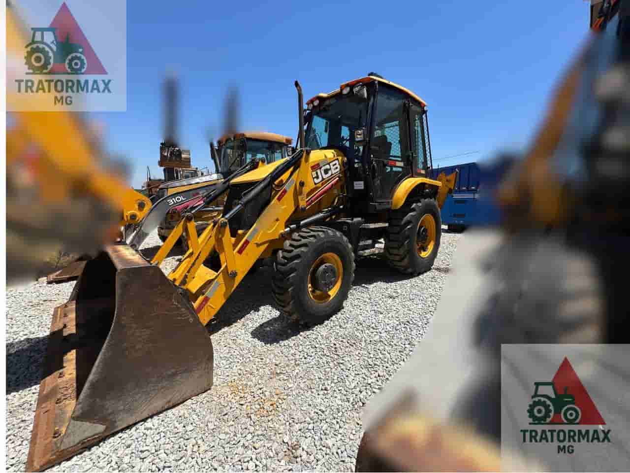 Retroescavadeira JCB 3CX 4X4 2021 - imagem de fundo
