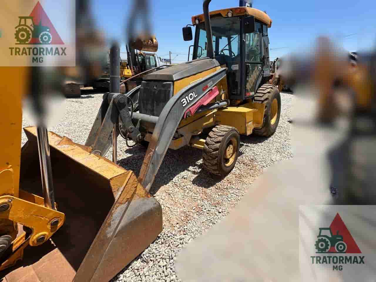 Retroescavadeira John Deere 310L 4X4 2020 - imagem de fundo