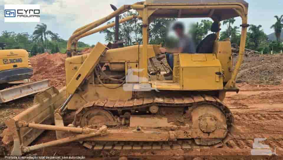 Trator de esteira Caterpillar D4E 1986 - imagem de fundo