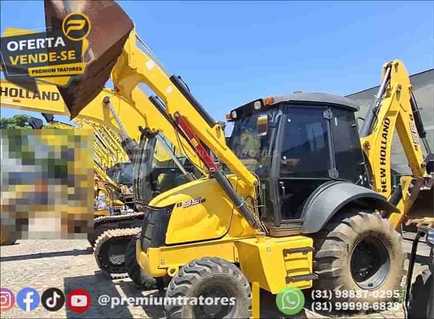 Retroescavadeira New Holland B95B 2022 - imagem de fundo