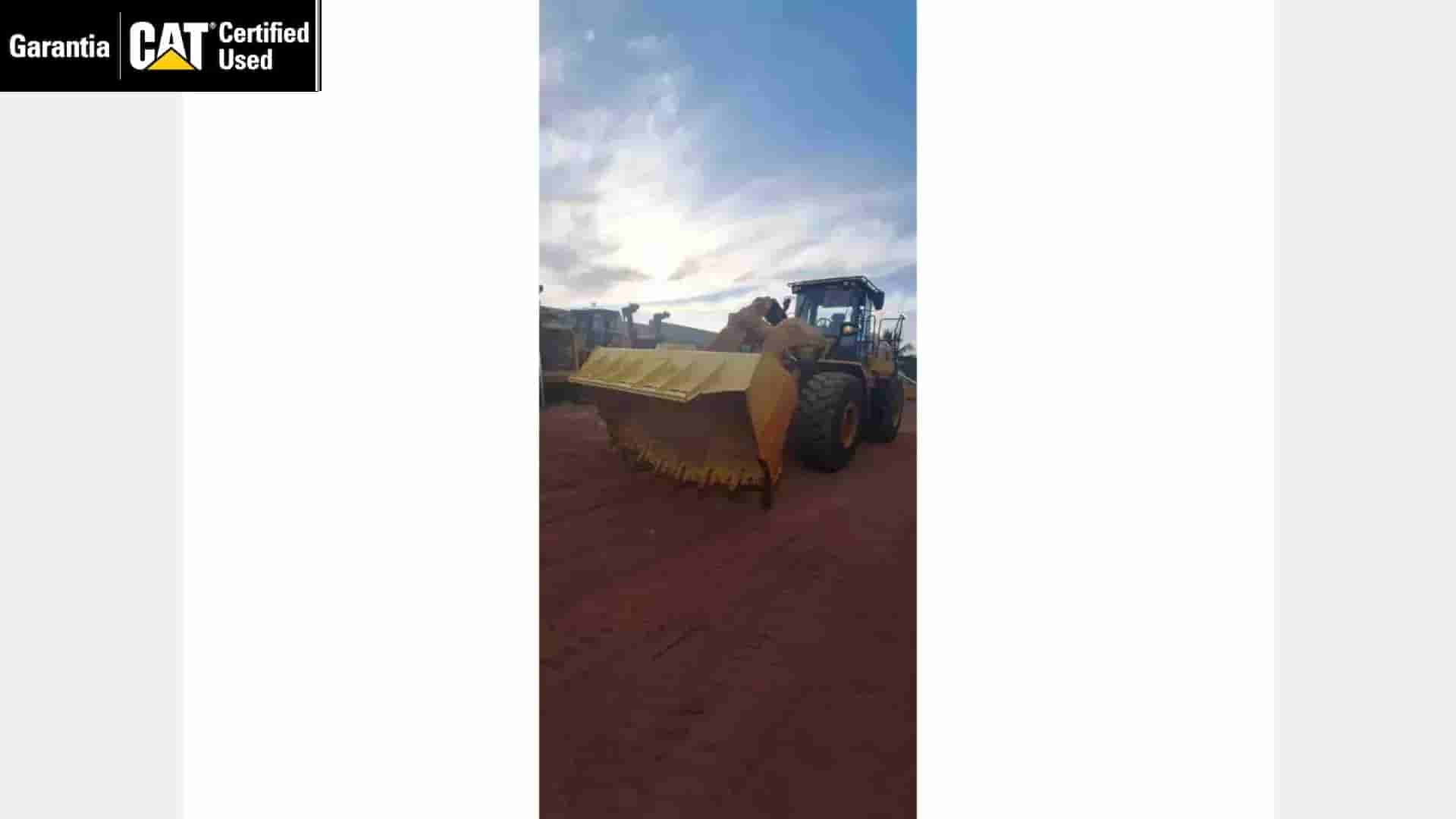Pá Carregadeira Caterpillar 950L 2020 - imagem de fundo