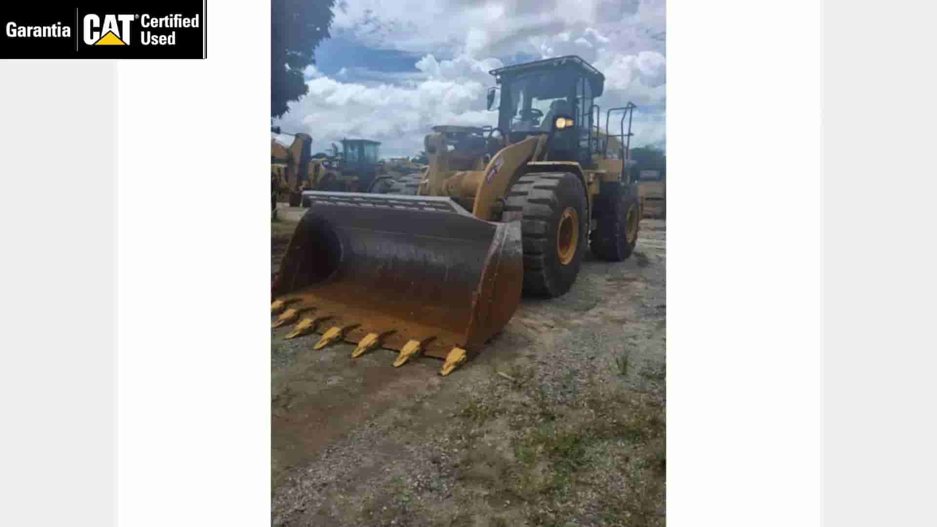 Pá Carregadeira Caterpillar 950L 2022 - imagem de fundo