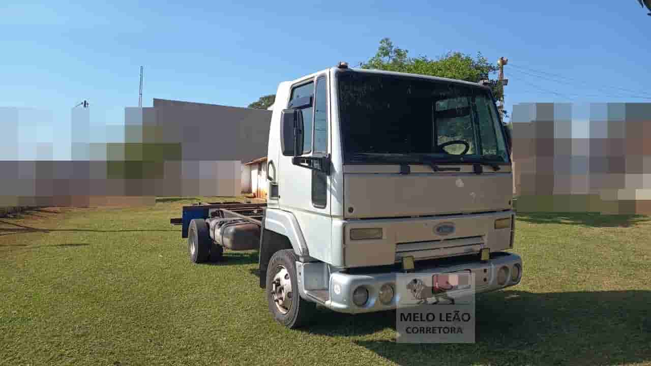 Caminhão Ford CARGO 815 2009 - imagem de fundo