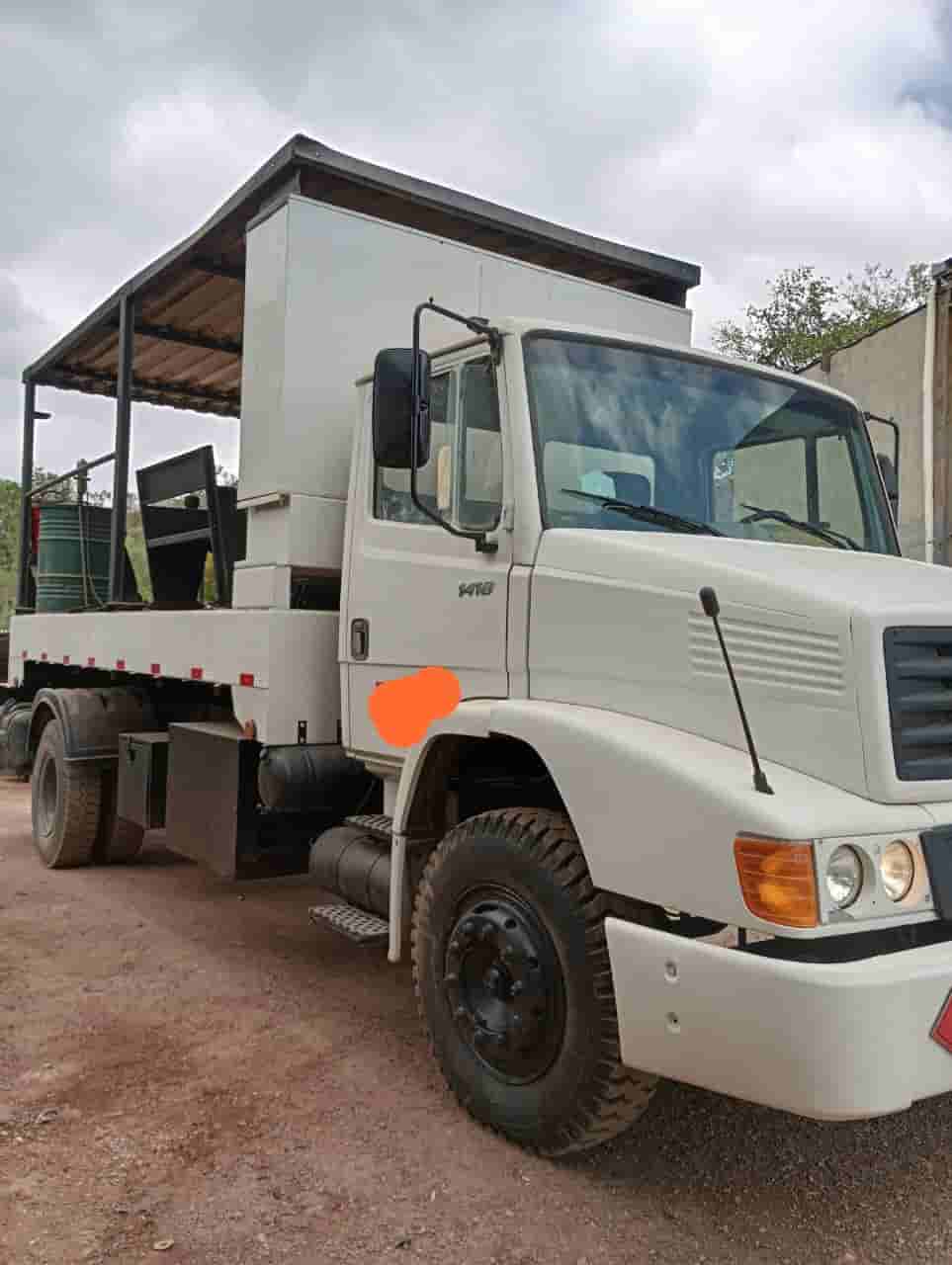 Caminhão Mercedes Benz 1418 1997 - imagem de fundo