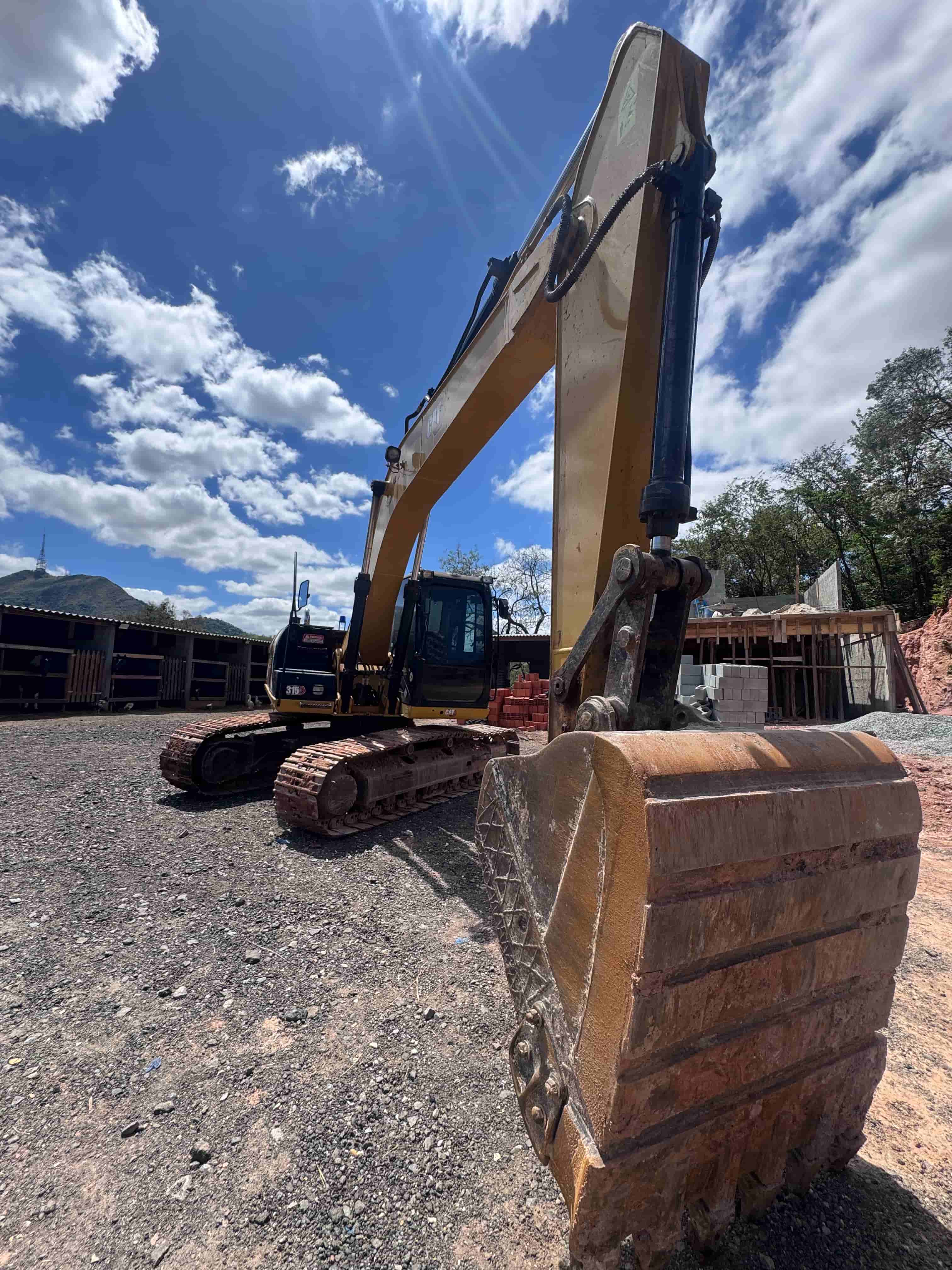 Escavadeira Caterpillar Escavadeira 315 2012 - imagem de fundo