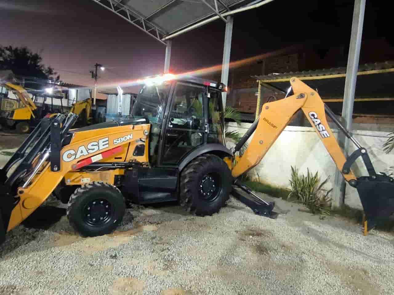 Retroescavadeira Case 580N 2018 - imagem de fundo