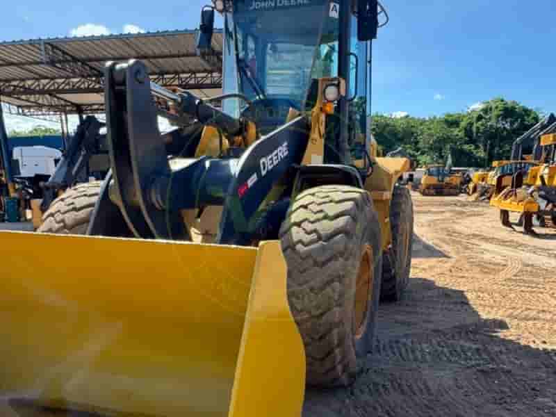 Pá Carregadeira John Deere 524K II 2022 - imagem de fundo
