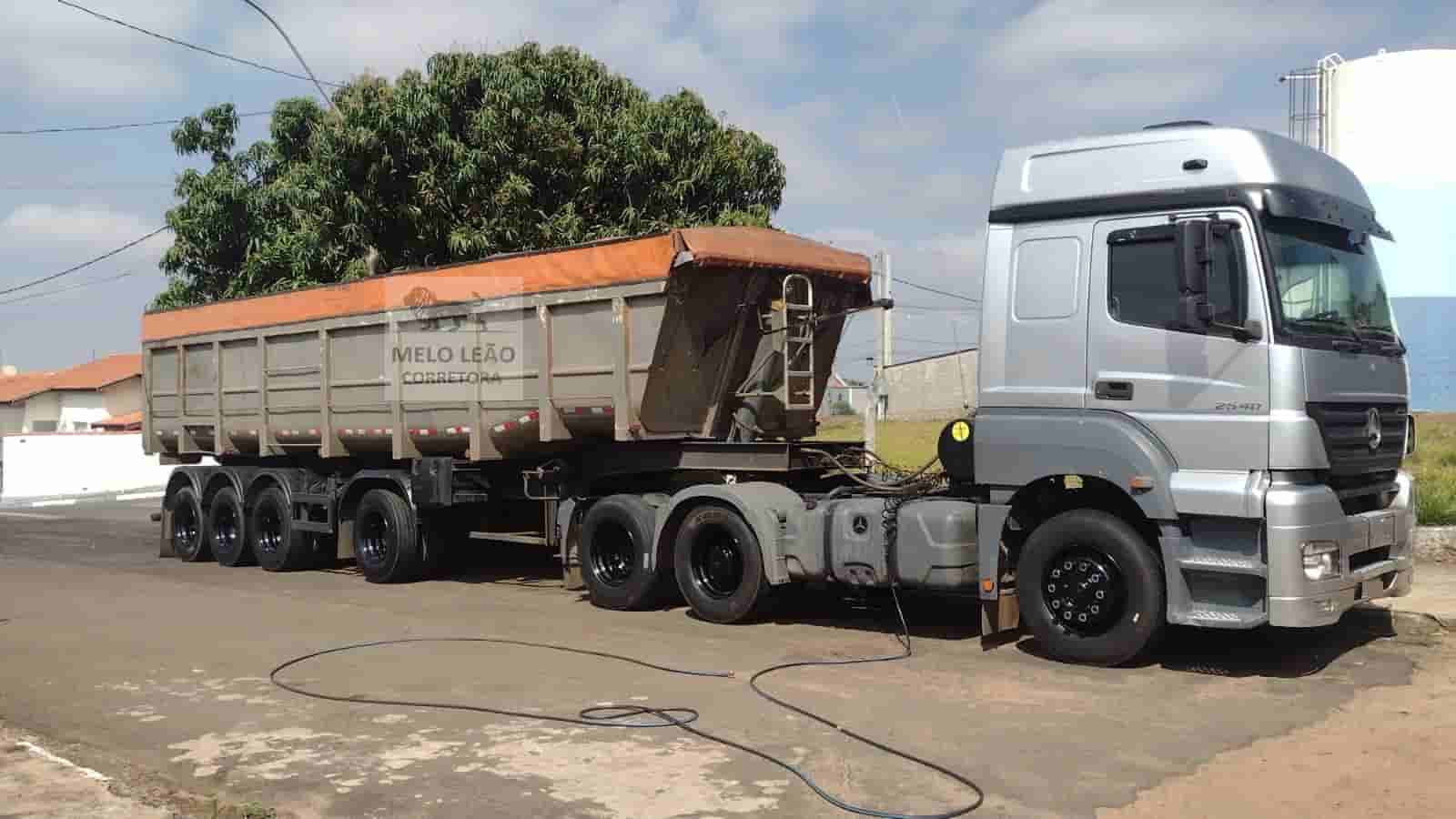 Caminhão Mercedes Benz 2540 2009 - imagem de fundo