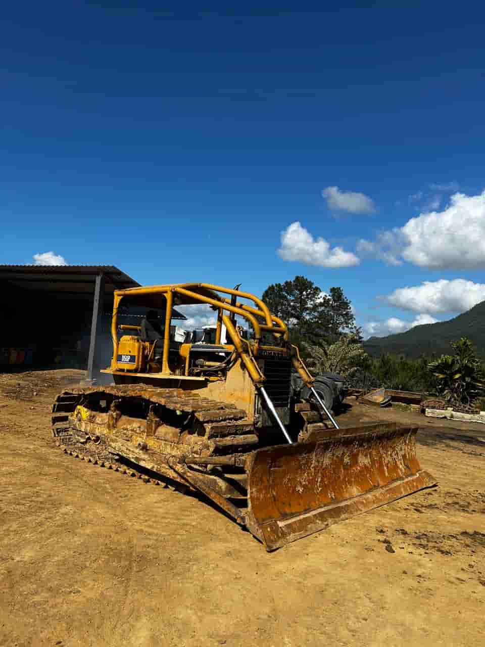 Trator de esteira Komatsu D50p 1986 - imagem de fundo
