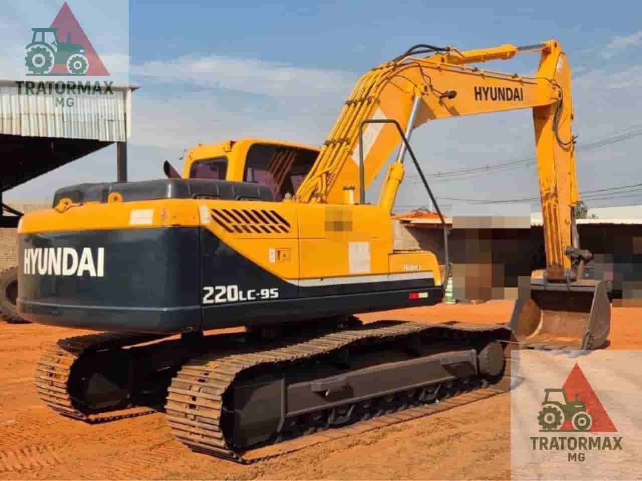 Escavadeira Hyundai R220LC-9S 2013 - imagem de fundo