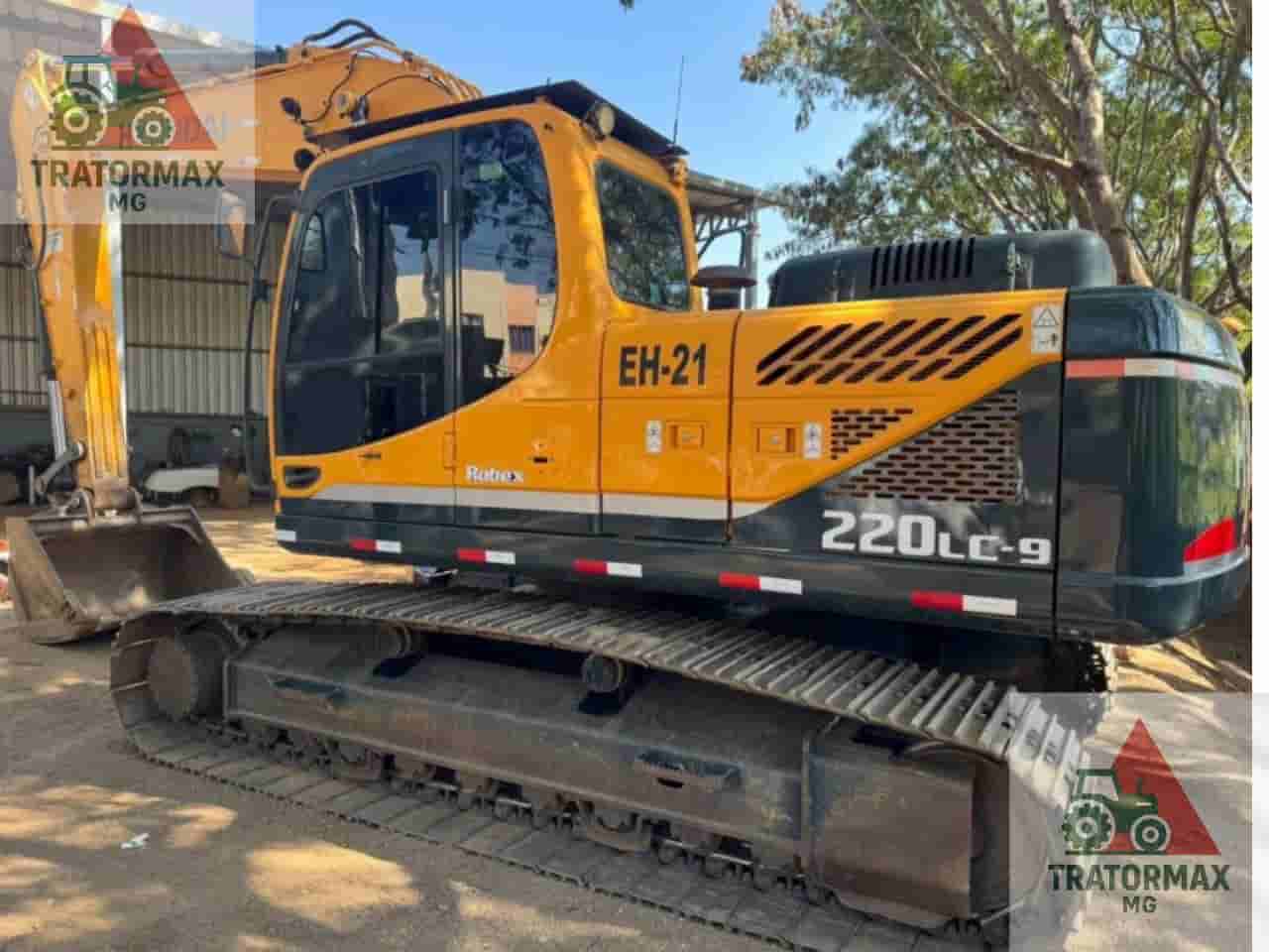 Escavadeira Hyundai R220 2019 - imagem de fundo