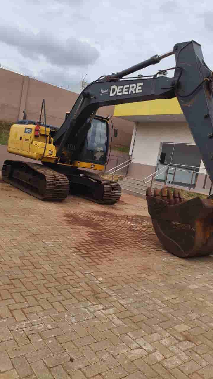 Escavadeira John Deere 160GLC 2014 - imagem de fundo