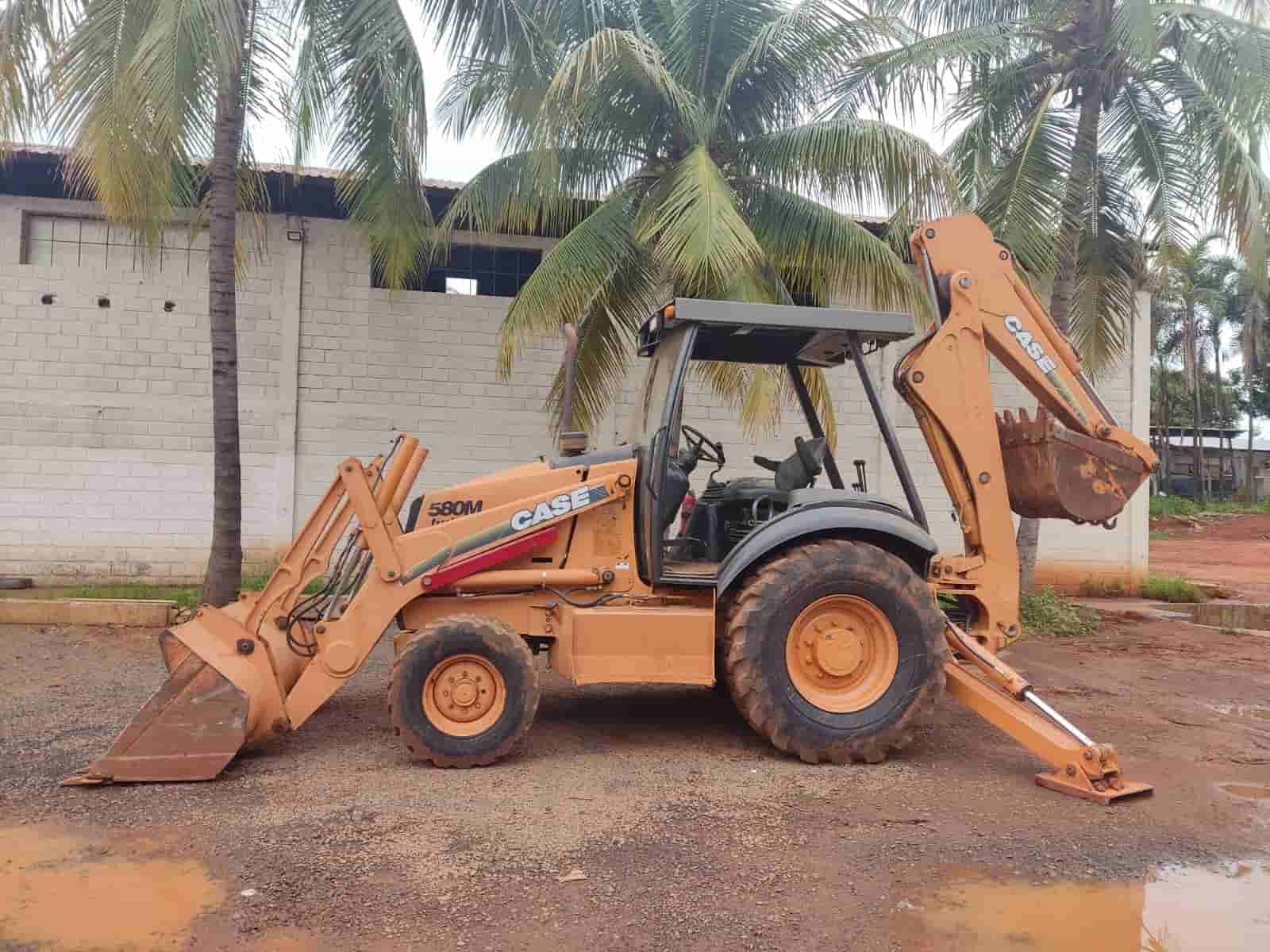 Retroescavadeira Case 580M 2011 - imagem de fundo