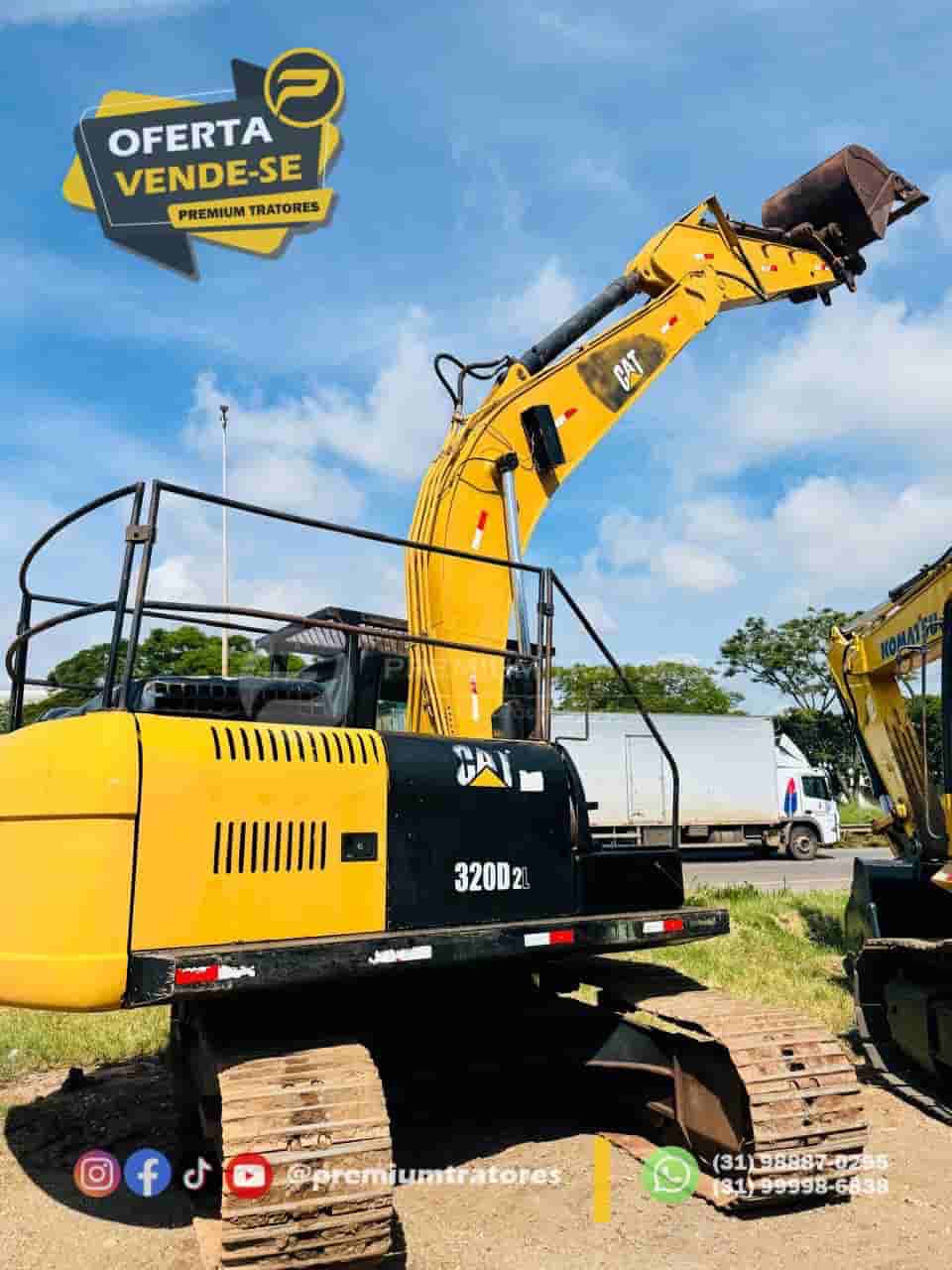 Escavadeira Caterpillar 320 D2L 2014 - imagem de fundo