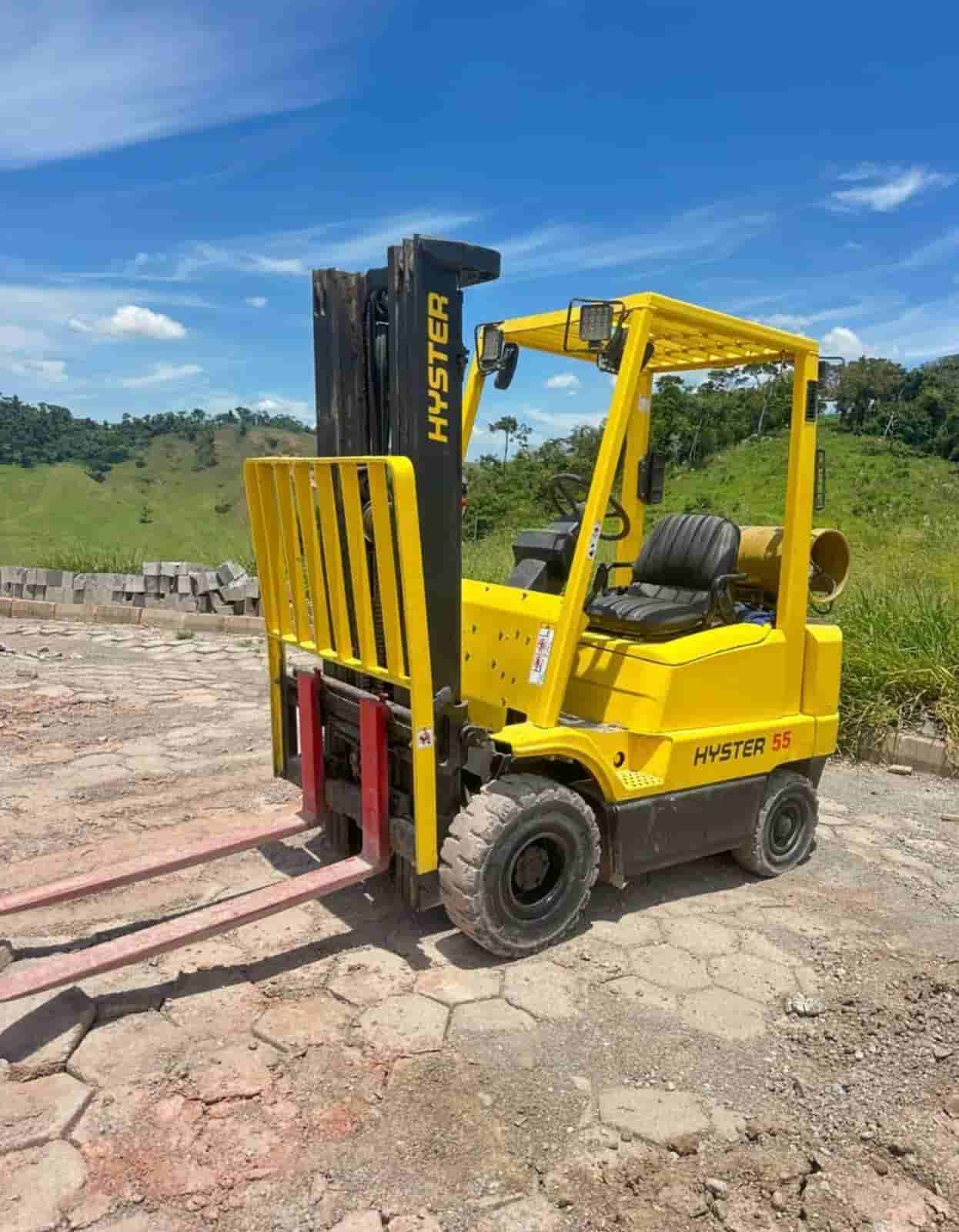Empilhadeira Hyster H40XMS 2004 - imagem de fundo