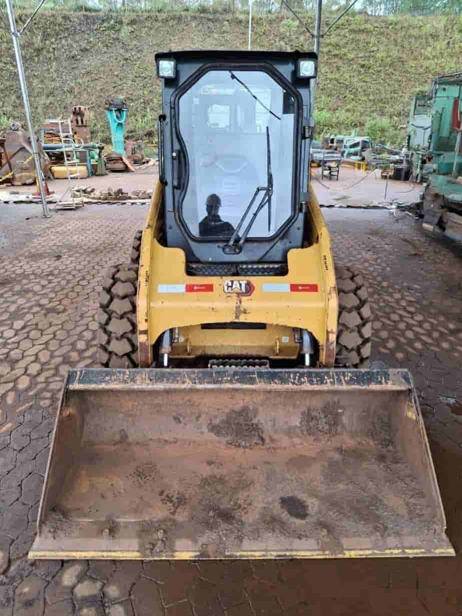 Mini Carregadeira Caterpillar 226B3 2021 - imagem de fundo