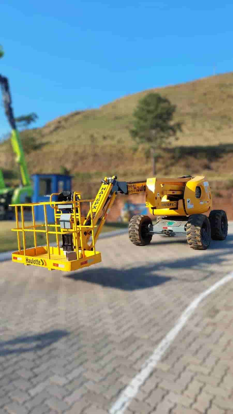 Plataforma Elevatória de Lança Haulotte HA 16 PX 2004 - imagem de fundo