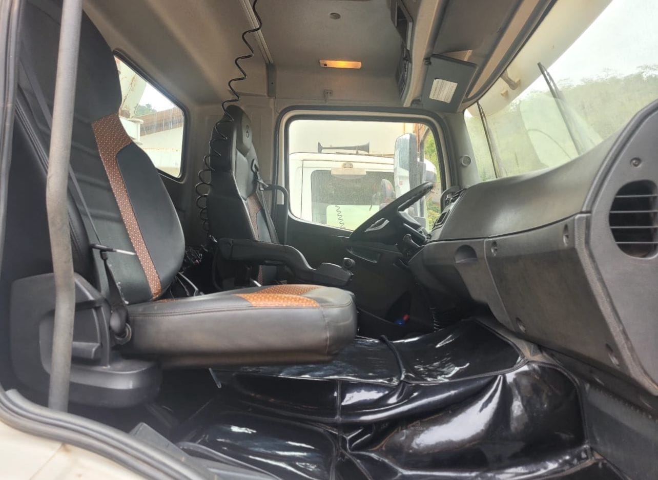 Caminhão Mecedes Benz 4144 2019 - Imagem 5