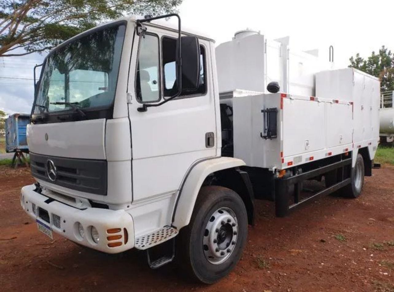 Caminhão Mecedes Benz 1718 2012 - Imagem 2