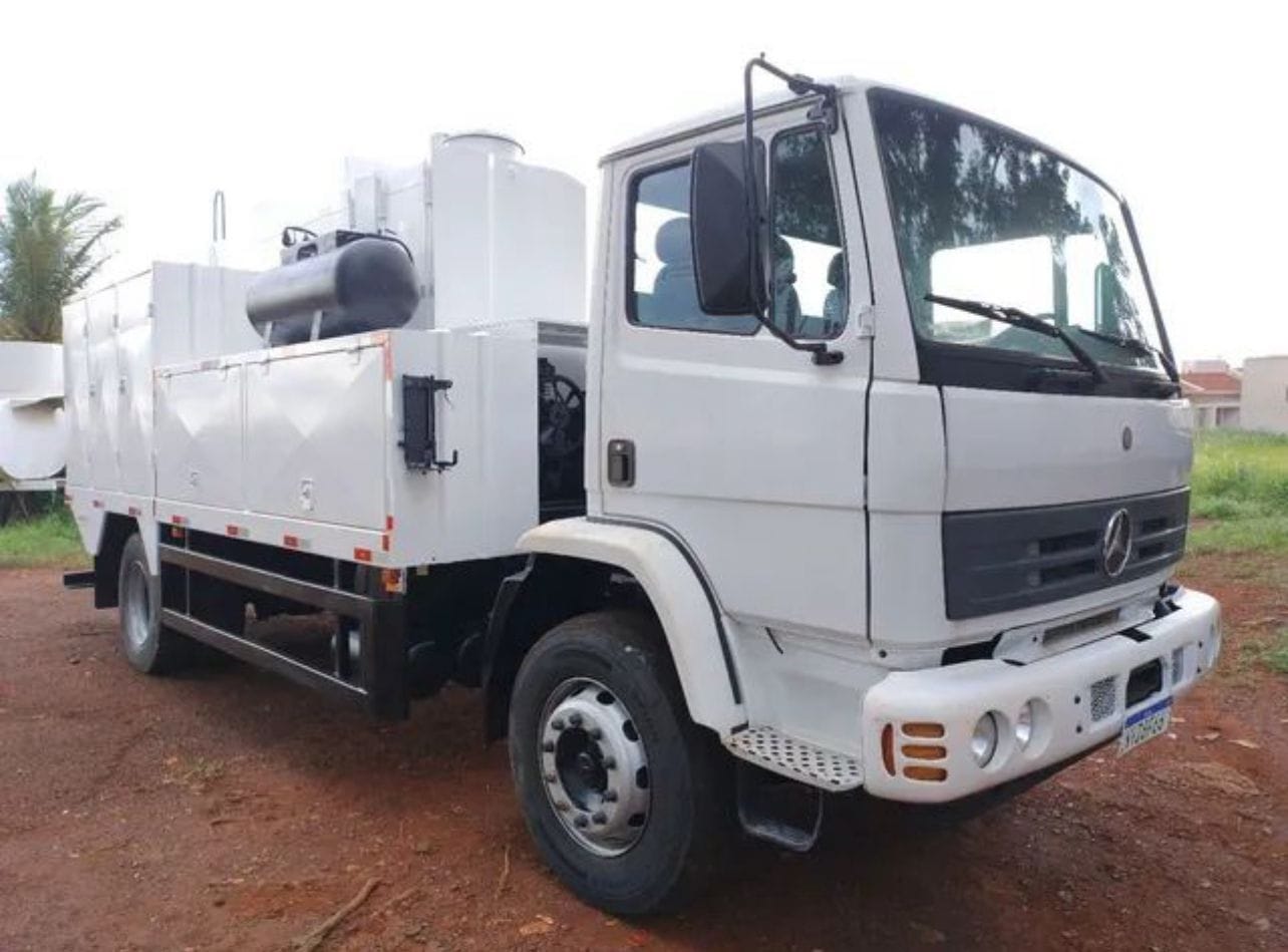 Caminhão Mecedes Benz 1718 2012 - Imagem 1