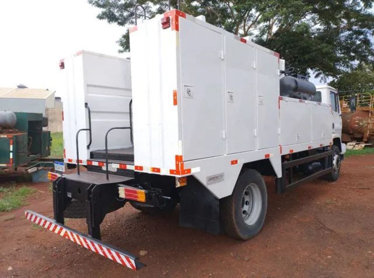 Caminhão Mecedes Benz 1718 2012 - Imagem 4