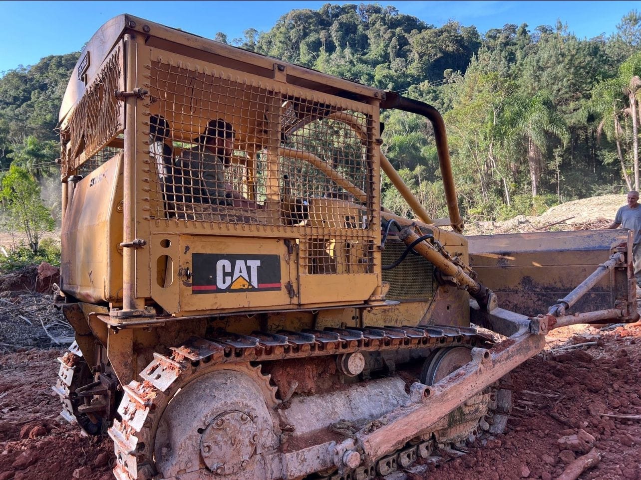Trator de Esteira Caterpillar D4E 1987 - Imagem 4
