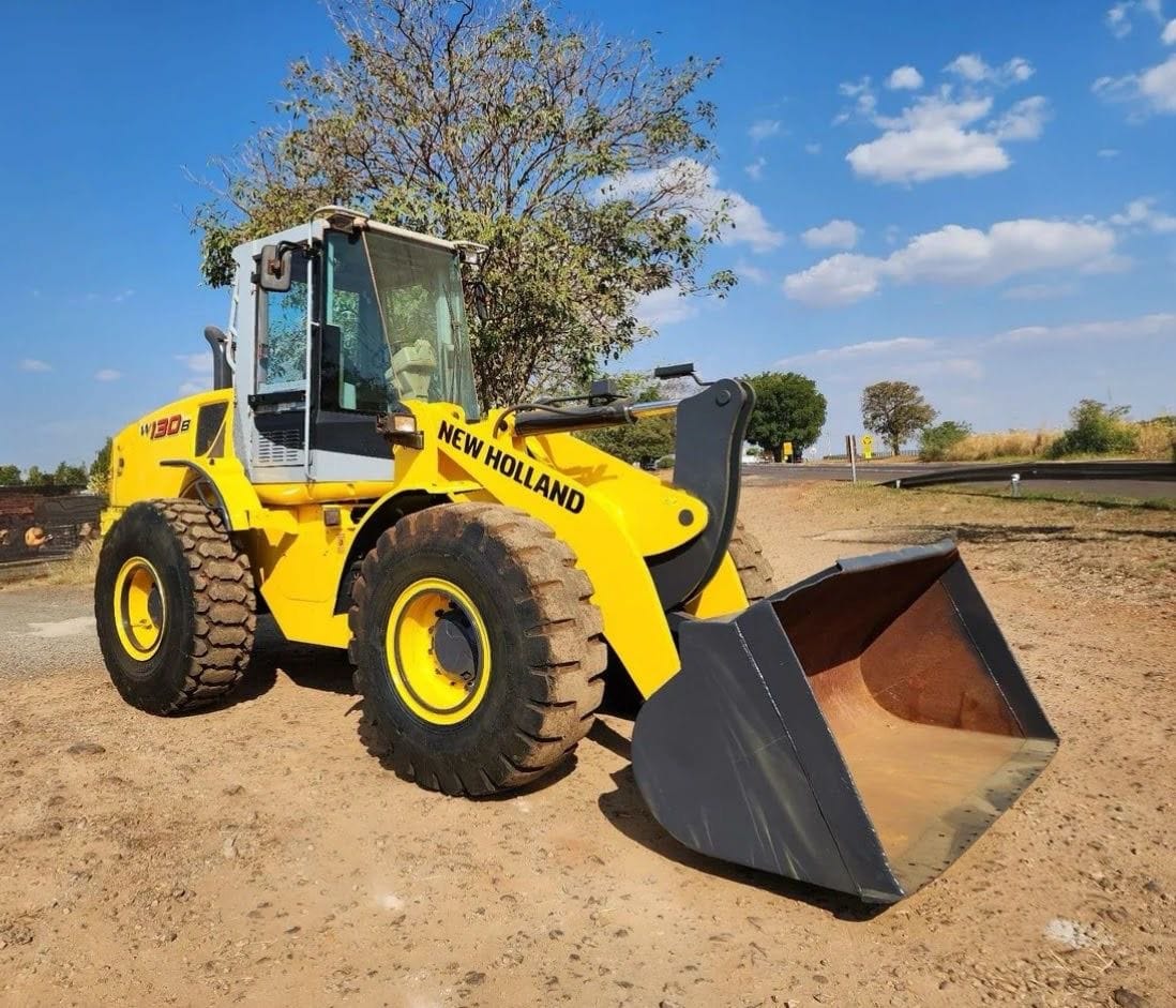 Pá Carregadeira New Holland W130 2009 - Imagem 1