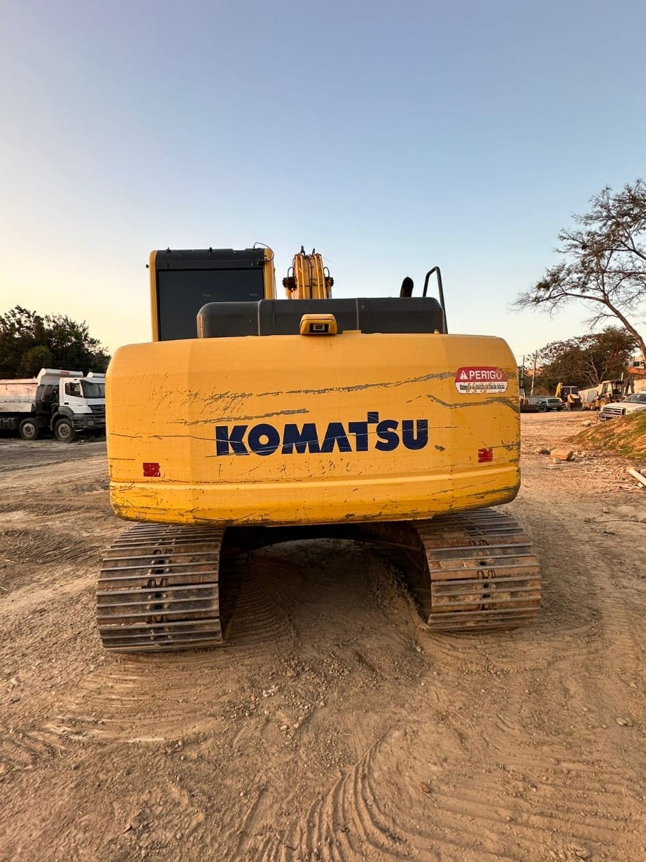 Escavadeira Komatsu PC130 - Imagem 2