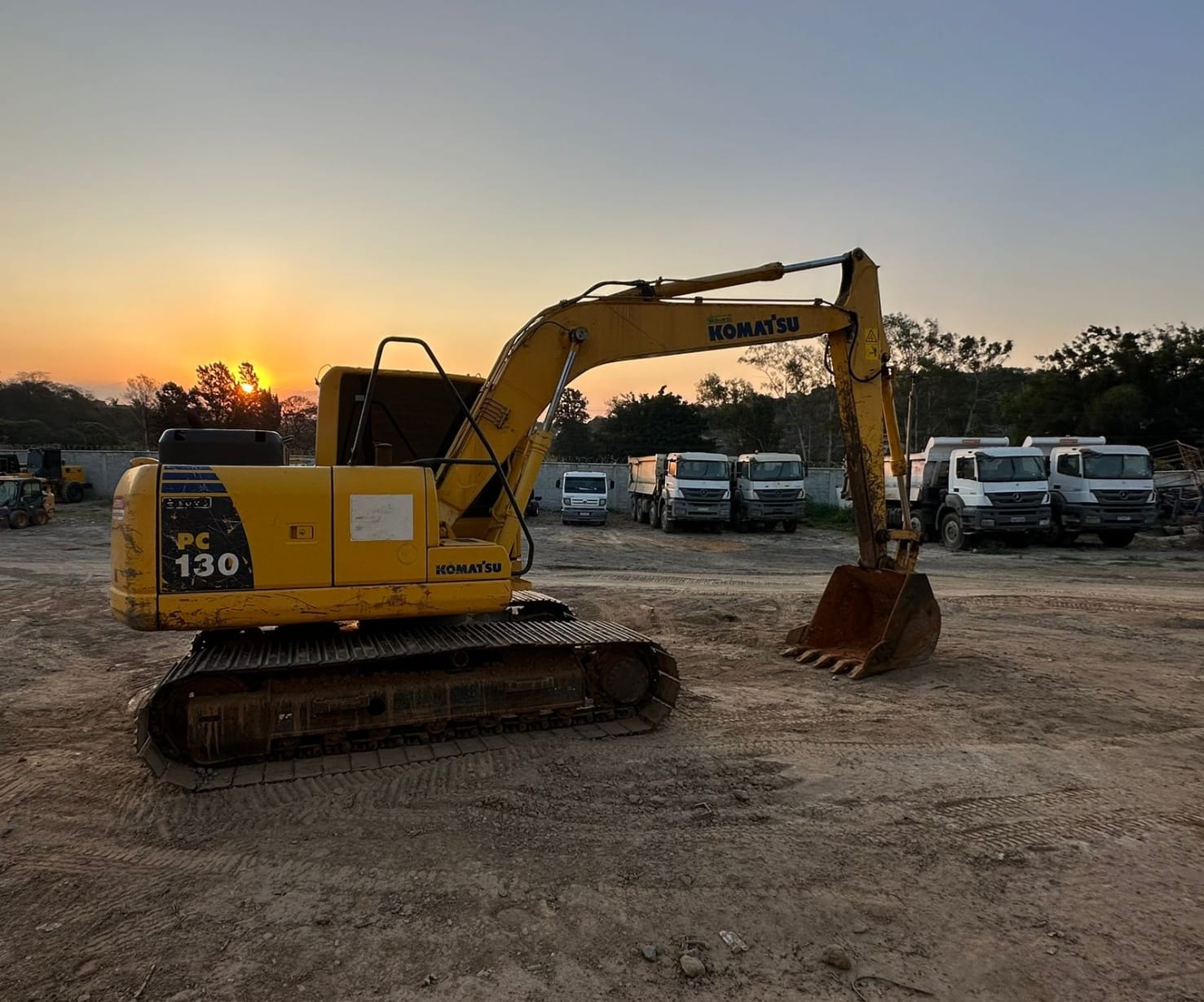 Escavadeira Komatsu PC130 - Imagem 4