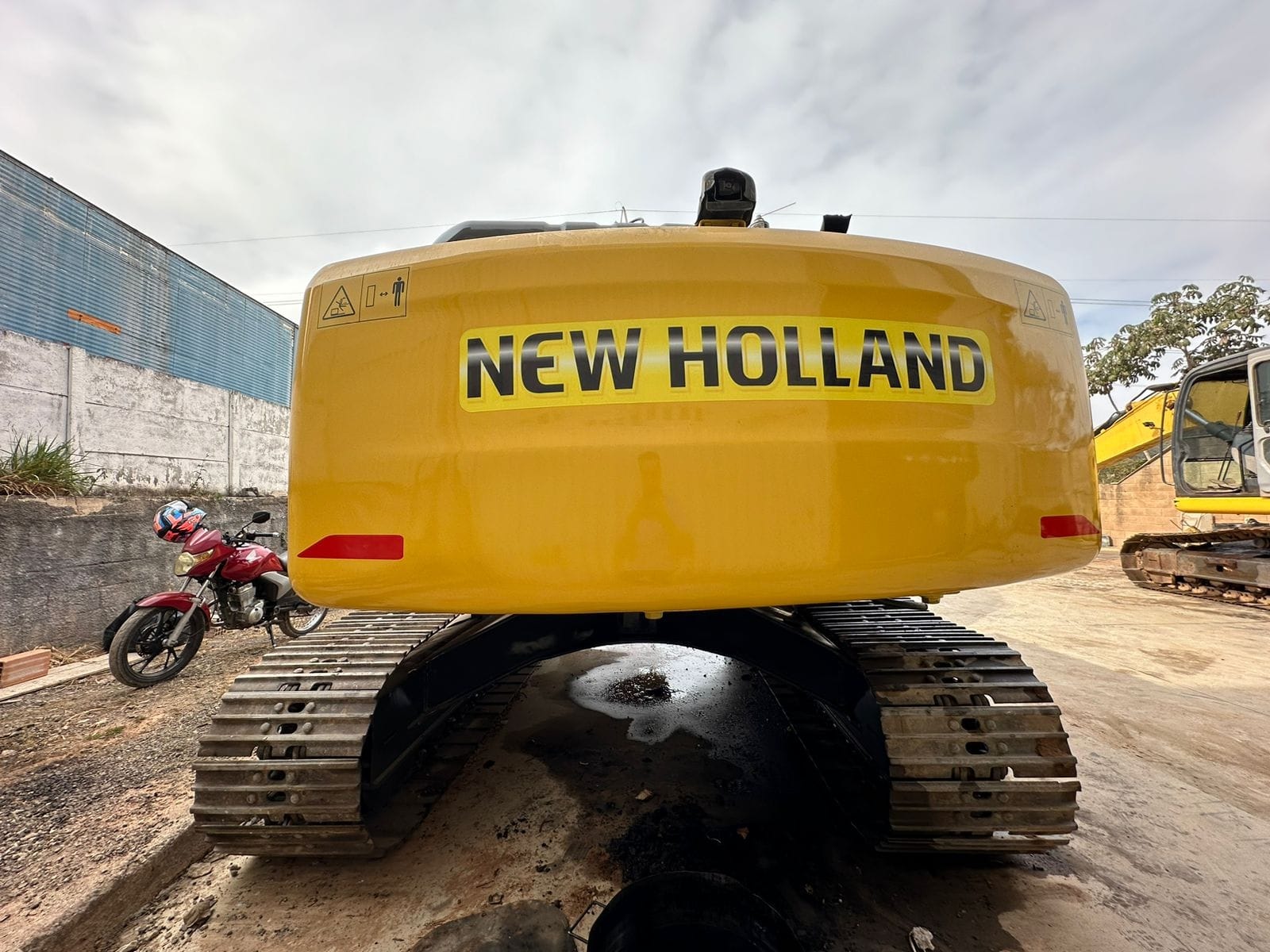 Escavadeira New Holland E215C 2015 - Imagem 3