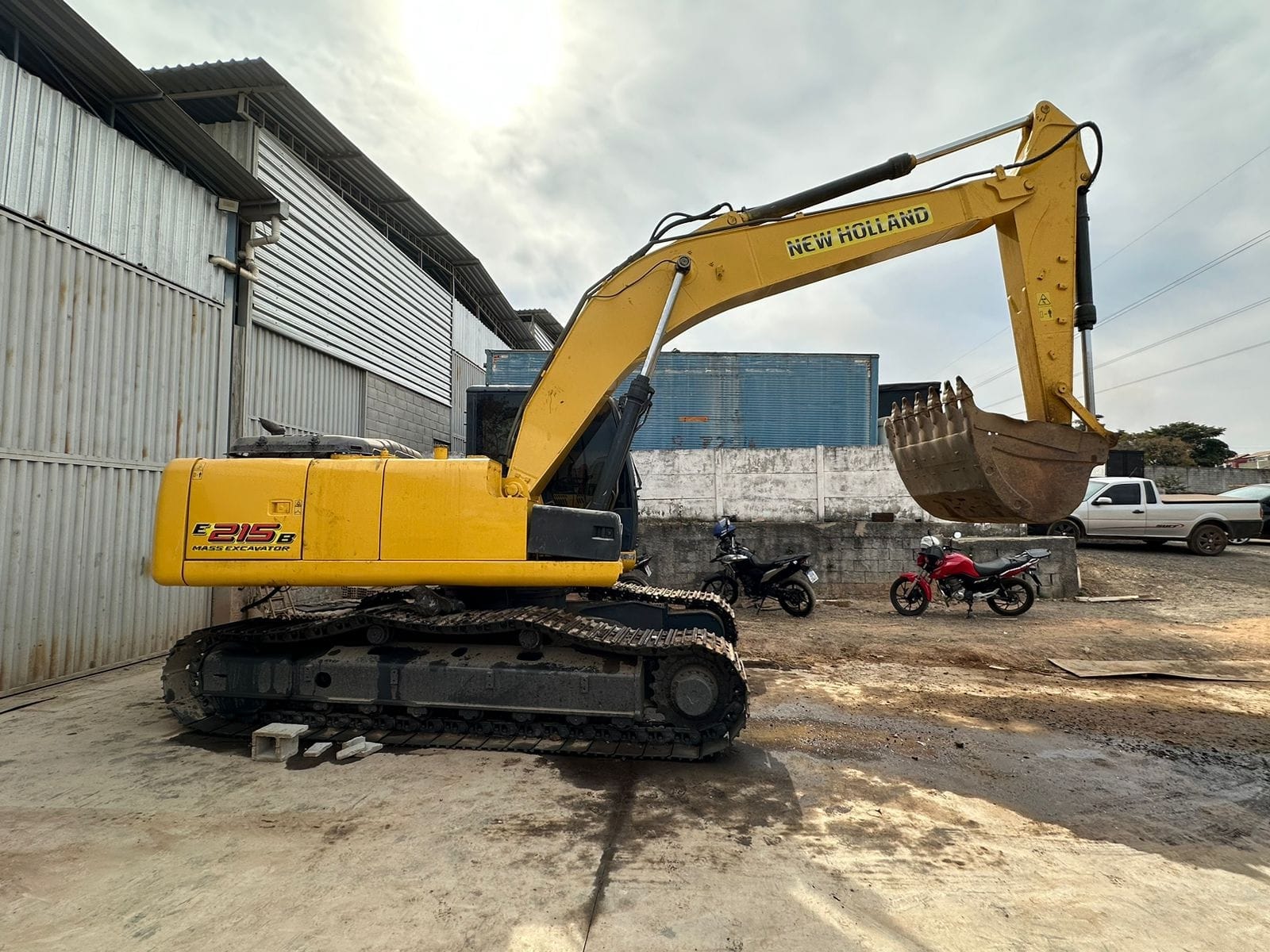 Escavadeira New Holland E215C 2015 - Imagem 4