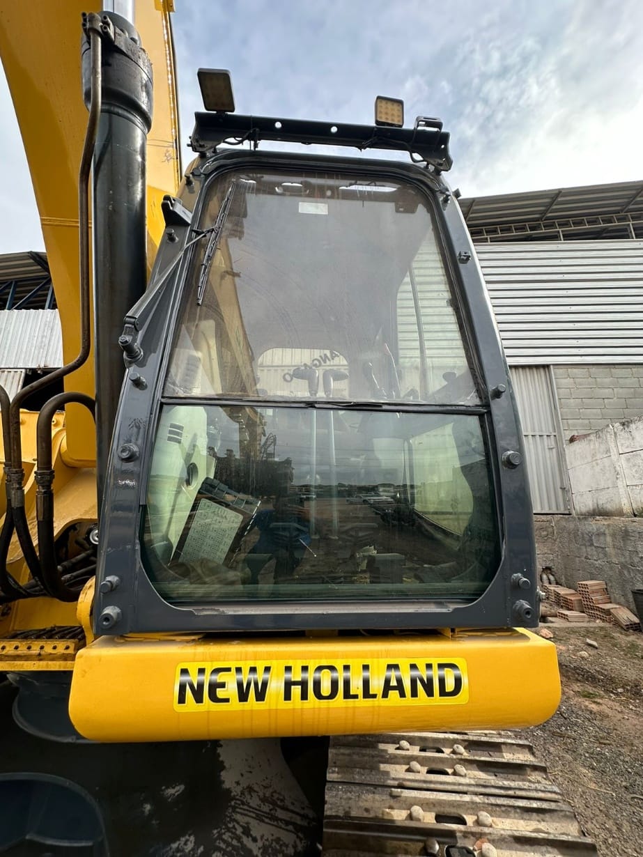 Escavadeira New Holland E215C 2015 - Imagem 6