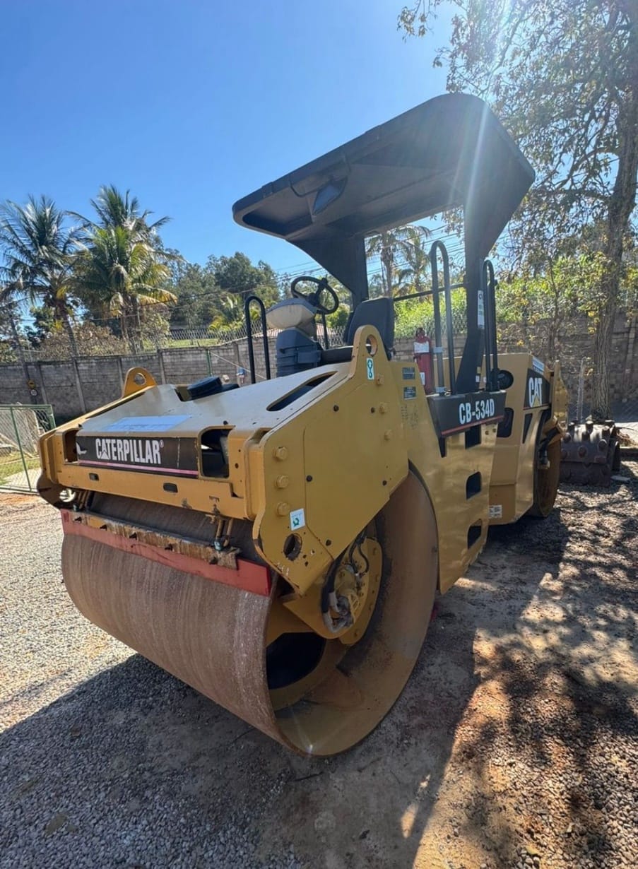 Rolo Compactador Caterpillar CB434D 2012 - Imagem 1