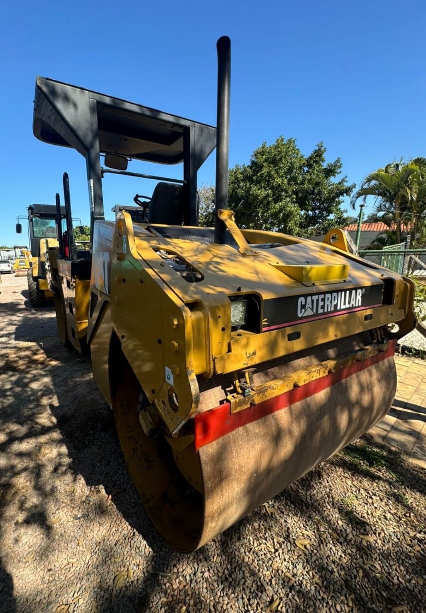 Rolo Compactador Caterpillar CB434D 2012 - Imagem 3