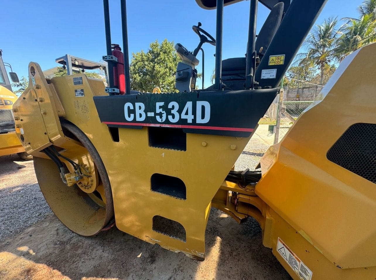 Rolo Compactador Caterpillar CB434D 2012 - Imagem 4