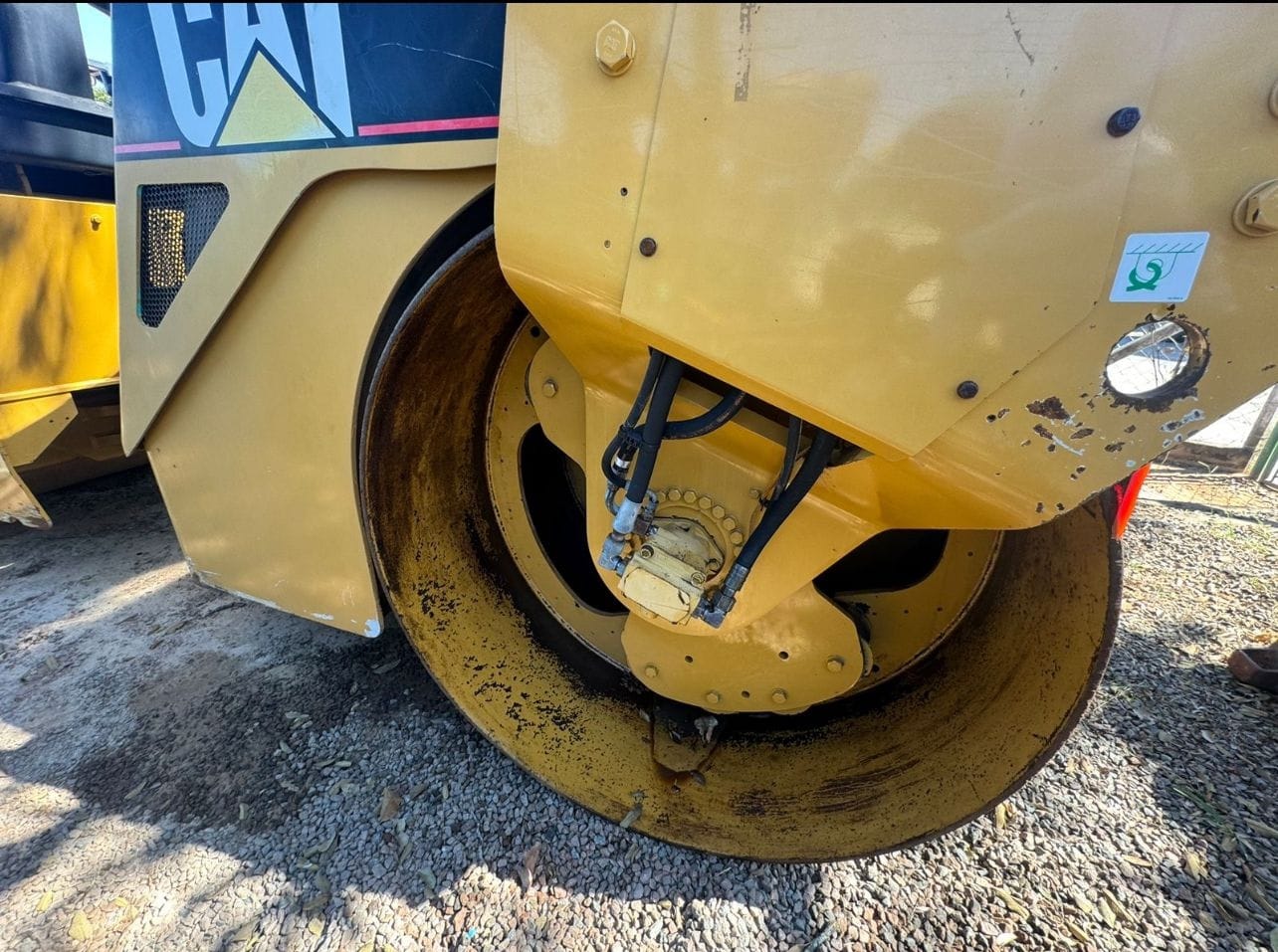 Rolo Compactador Caterpillar CB434D 2012 - Imagem 7