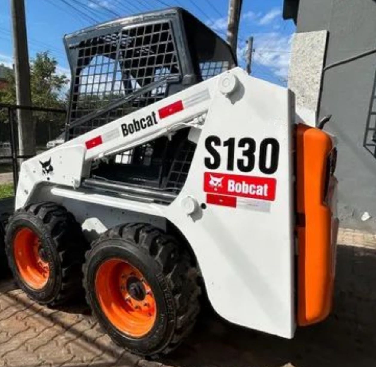 Mini Carregadeira Bobcat S130 2013 - Imagem 4