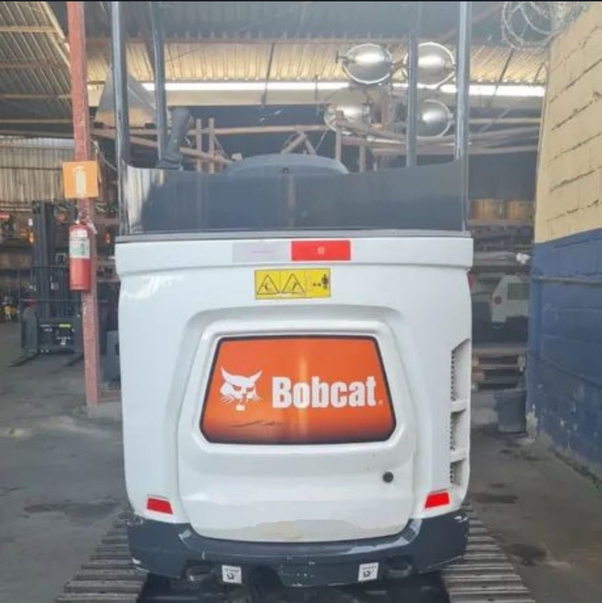 Mini Escavadeira Bobcat E20 2023 - Imagem 6